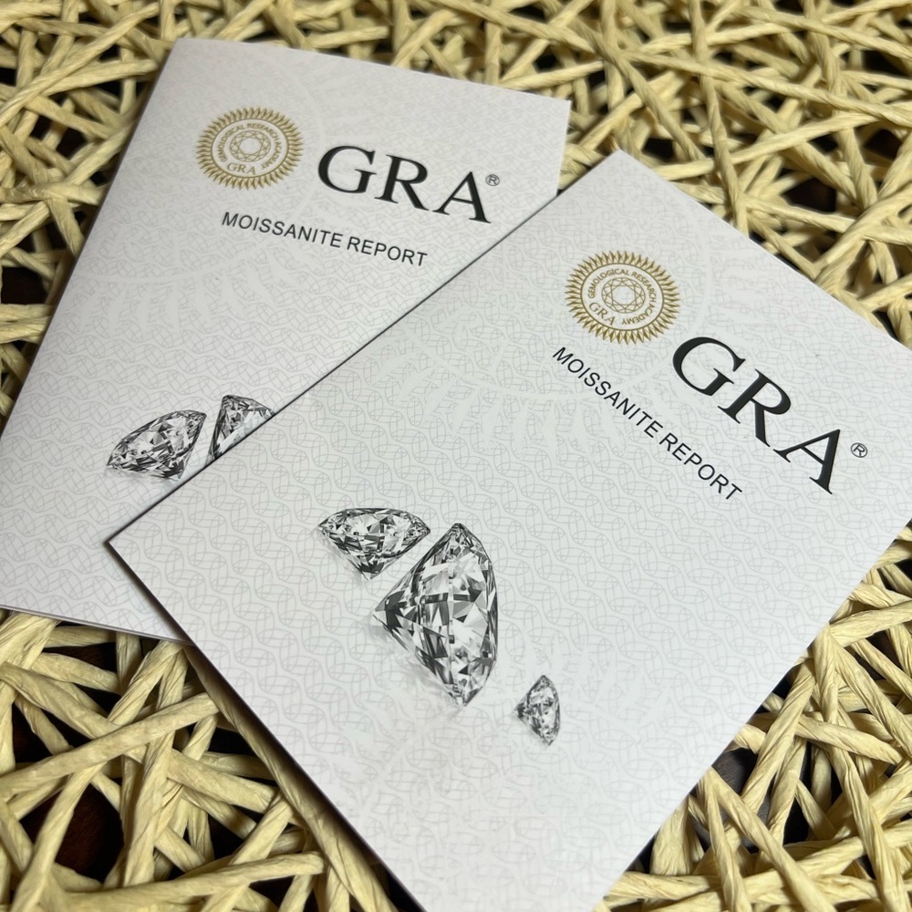 MOISSAINITE • STUD EARRINGS • GRA DOCUMENTS INCLUDED - Picture 6 of 7